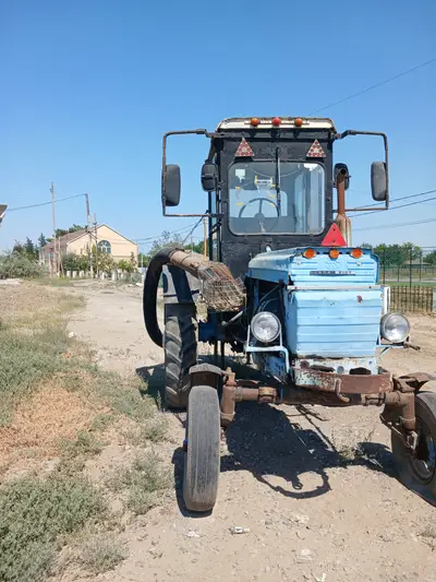 Traktor Satilir — 5.500 AZN, Salyan, Mərkəz